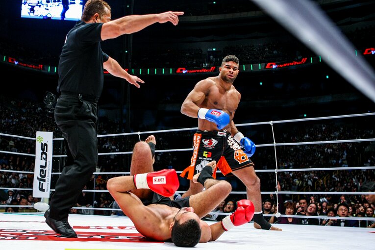 アリスター・オーフレイムはバダ・ハリをKOし、2010年にはK-1王者となった