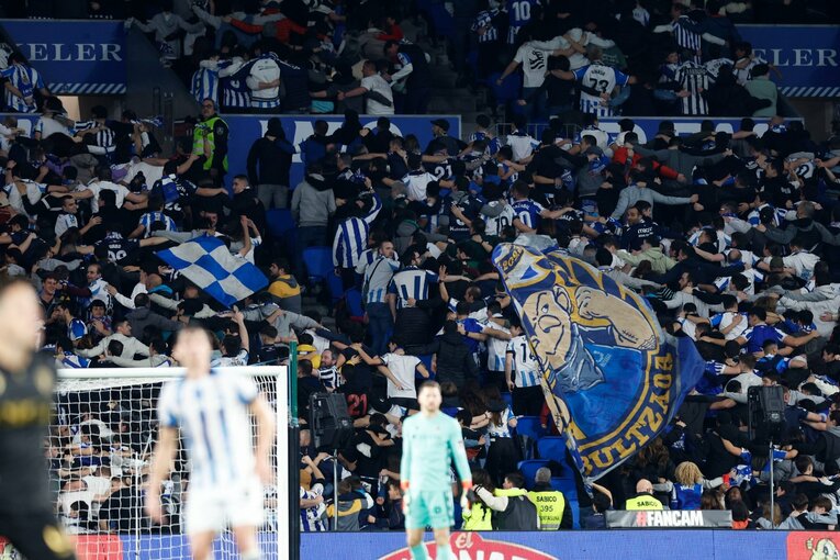 レアレ・アレーナでお馴染みのソシエダサポーターのゴール後の様子