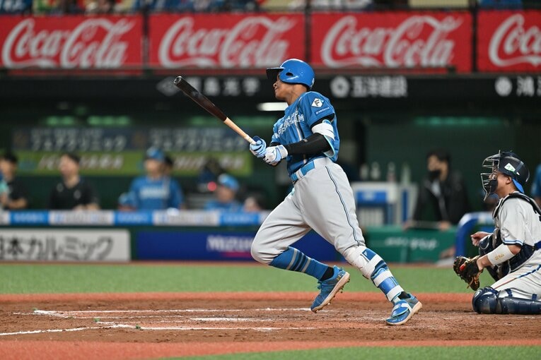 我慢の起用で主力に定着した万波中正　©Hideki Sugiyama