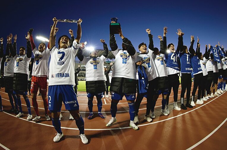 2位に勝ち点12差をつけJ2優勝とJ1昇格を果たしたFC町田ゼルビア。藤田晋社長がその真相を明かした ／ photograph by J.LEAGUE