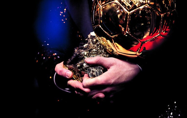 初めてバロンドールを受賞したのは2009年のこと。それから12年間、メッシは常に世界トップクラスのFWとして君臨し続けている