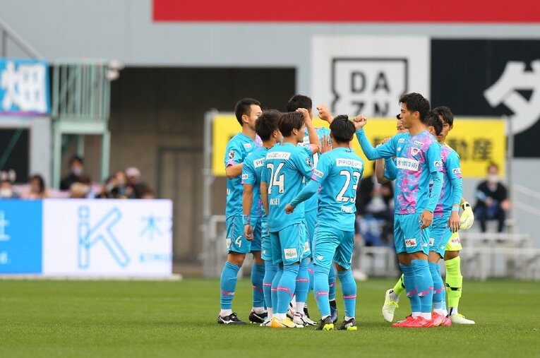 開幕から好調を維持するJ1サガン鳥栖。松岡大起、中野伸哉ら若手選手も多く、今シーズンの躍進に期待が懸かる ／ photograph by J.LEAGUE