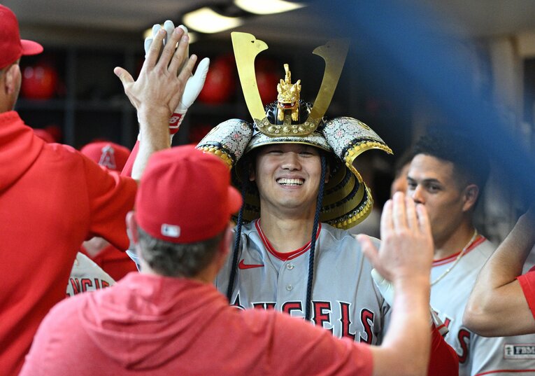 第7号HRで兜セレブレーション　©JIJI PRESS