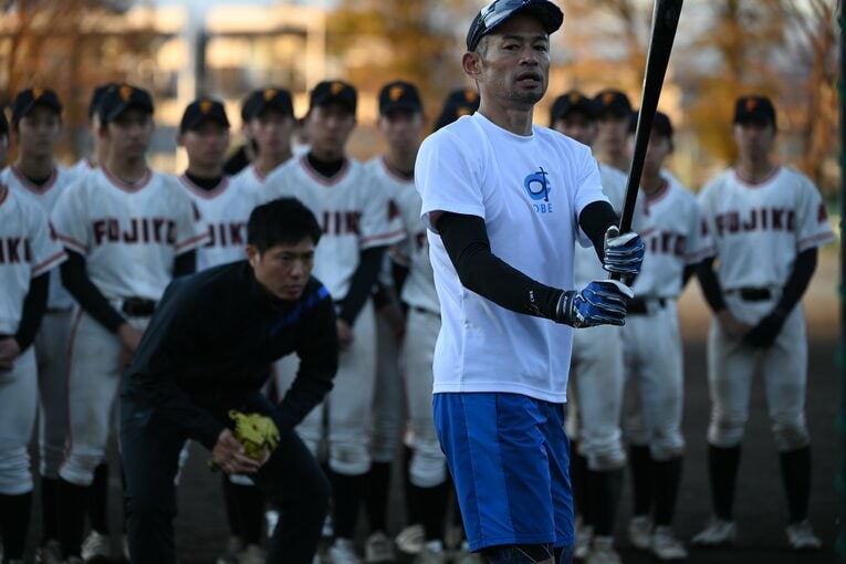 富士高校野球部を指導したイチロー　©Naoya Sanuki