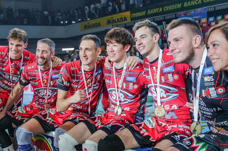 スーペルコッパを制し、ペルージャの今季1個目のタイトル獲得に貢献した石川祐希 ／ photograph by PA Images/AFLO