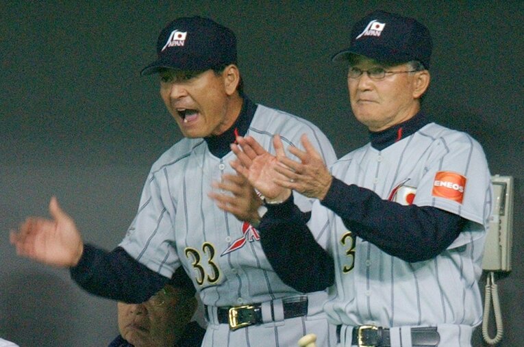 2004年のアテネ五輪に向けて日本代表を率いた長嶋茂雄監督と中畑清ヘッドコーチ。長嶋監督の急病もあり、途中からは中畑が監督代行に ／ photograph by Sankei Shimbun