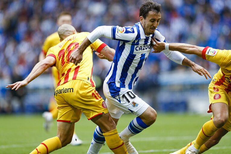 久保建英PK獲得＋シルバに絶妙アシストもドローに落胆　だが翌朝「クボ表紙の新聞」を持った地元のおじさんが…カメラマンは見た(41)