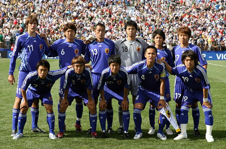 2007年U-20W杯での1枚。森重（後列左から2人目）と内田（同右から2人目）は代表でともに戦ってきた©YUTAKA/AFLO