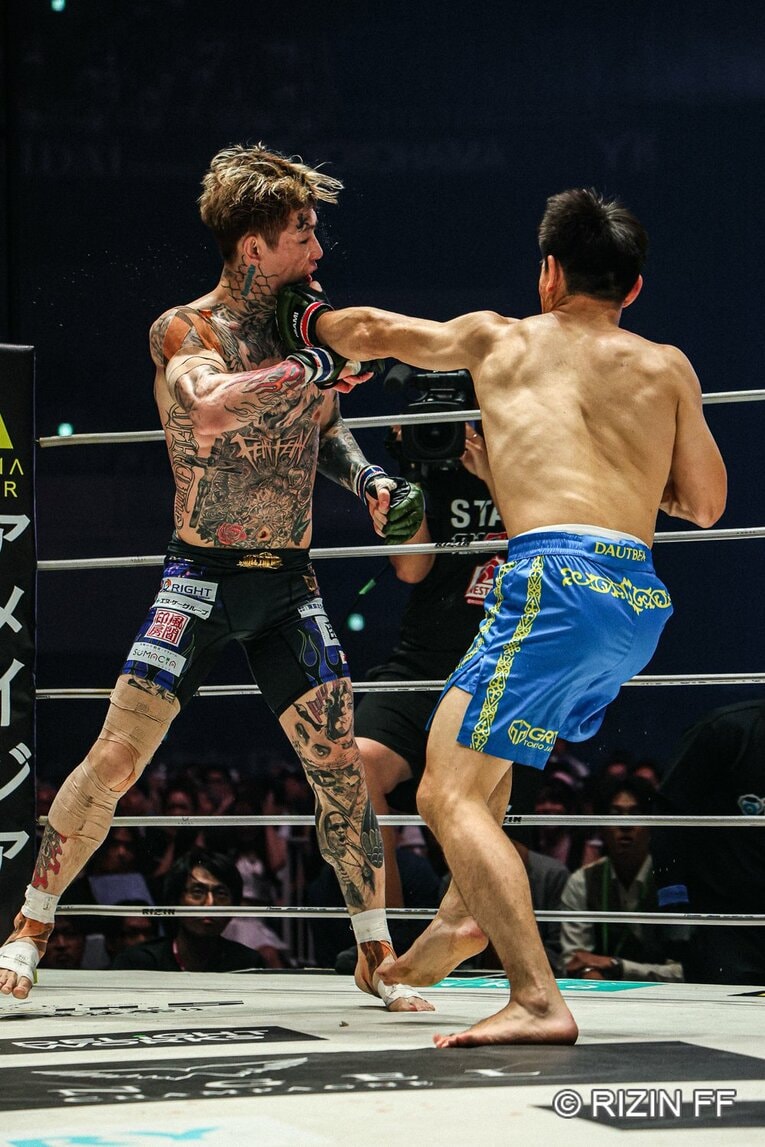 『超RIZIN.5』平本蓮vs.カルシャガ・ダウトベック　©RIZIN FF