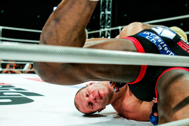 グラウンドで落ち着いてランデルマンを攻略するヒョードル　©Susumu Nagao