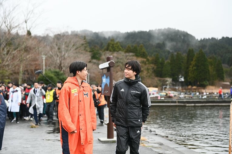 ゴール後、レースの振り返りとお互いの今後について話した2人　©Nanae Suzuki