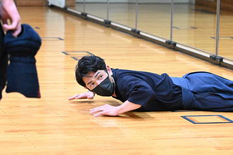 うつぶせの戸崎総代表　©Keiji Ishikawa