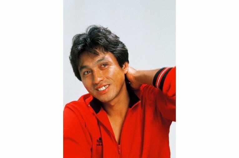 アイドル誌に載りそうな真弓　©BUNGEISHUNJU