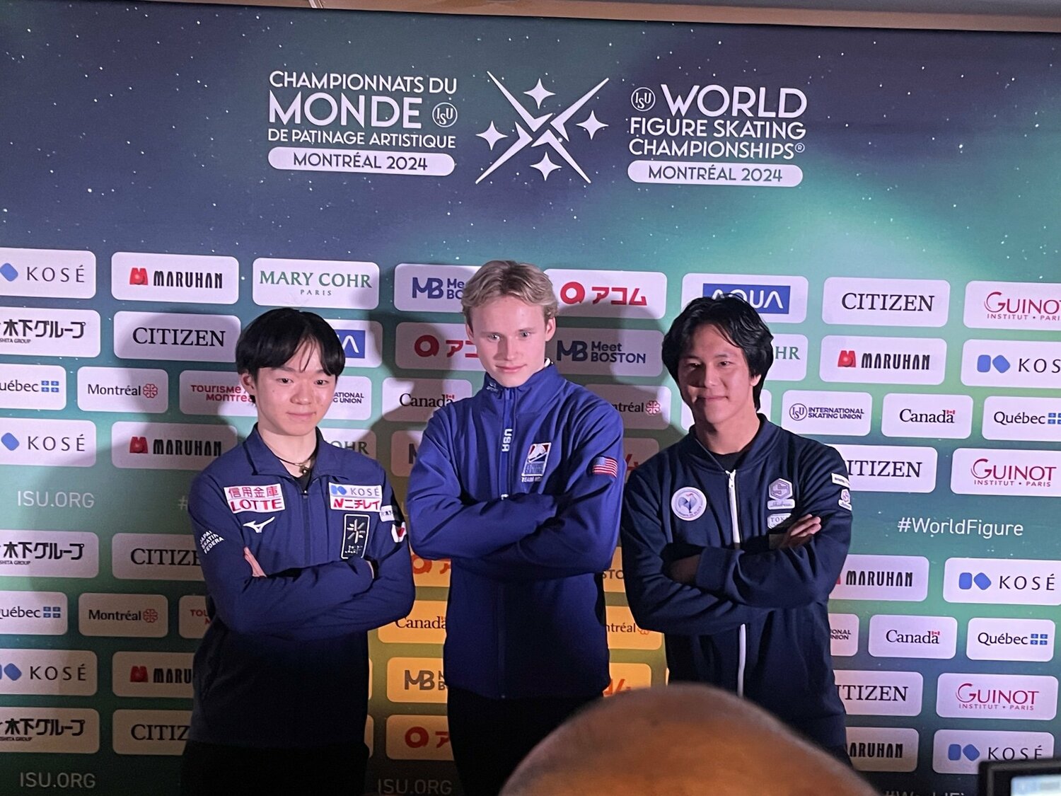 左から鍵山優真、イリア・マリニン、アダム・シャオ・イム・ファ　©Akiko Tamura