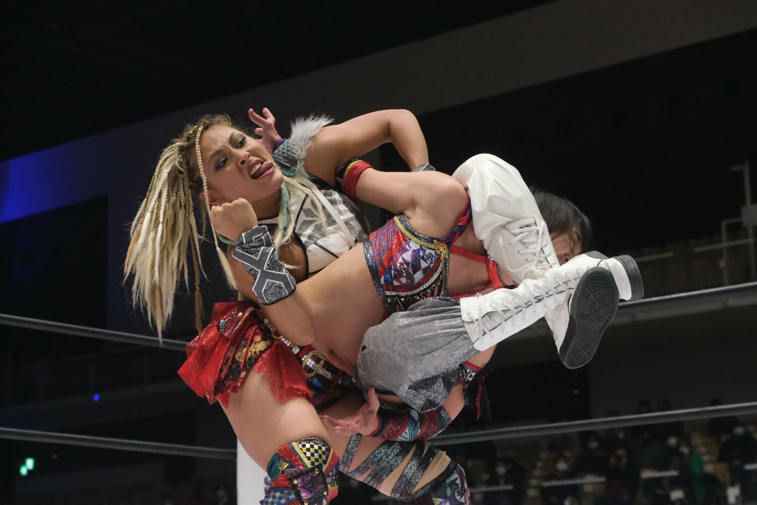 お互い得意技を次々と繰り出していった前哨戦。王座戦では“秘策”がカギか ©Norihiro Hashimoto