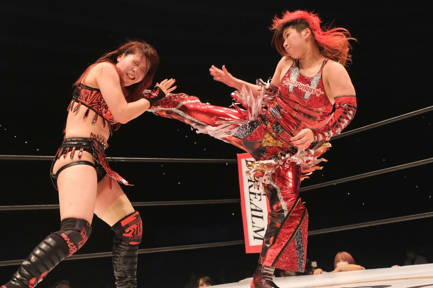 彩羽も得意とする正確な打撃で林下を苦しめた