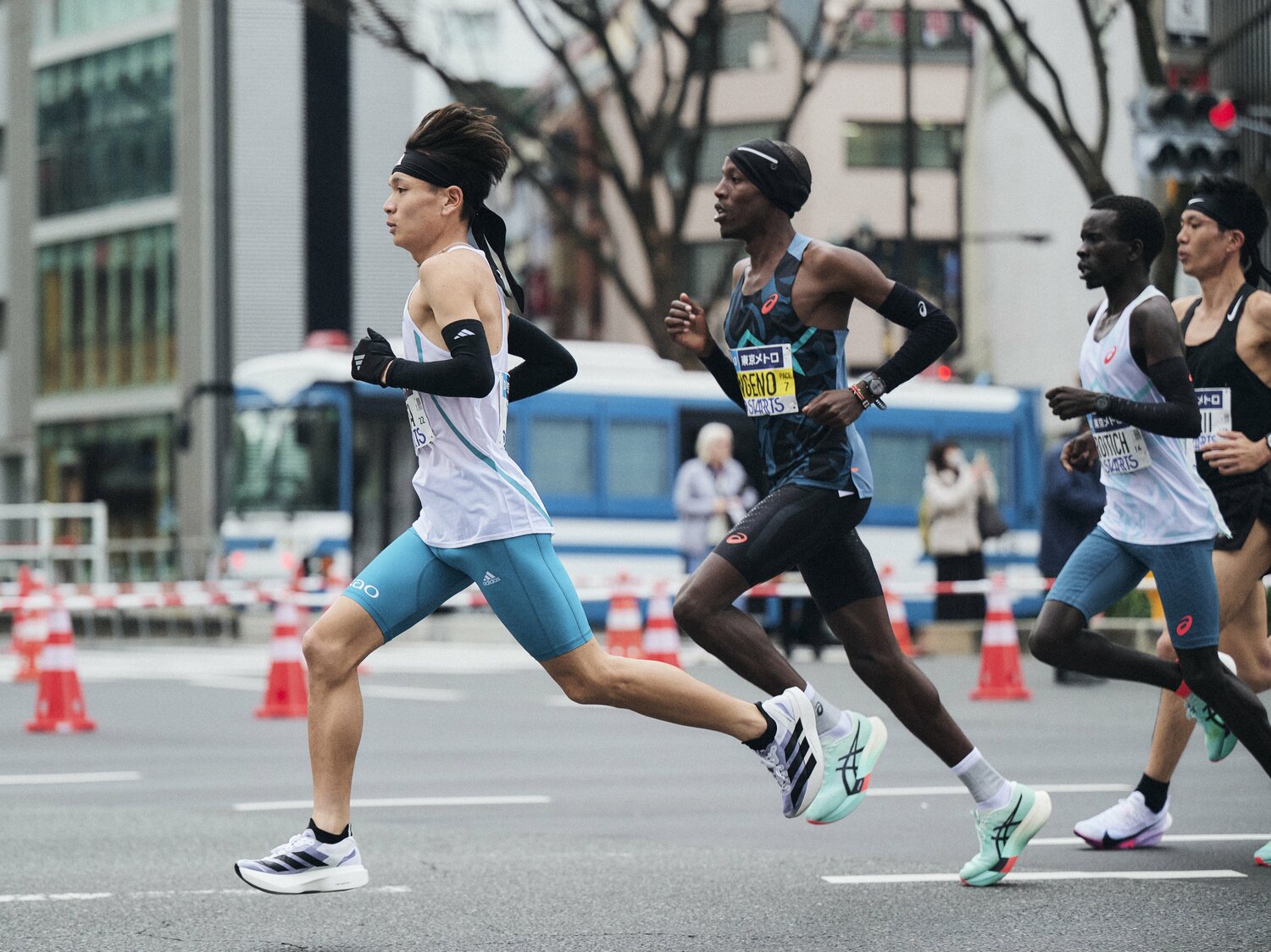 日本歴代2位の記録を持つ池田も第2集団でレースを勧めた　©Yuki Suenaga