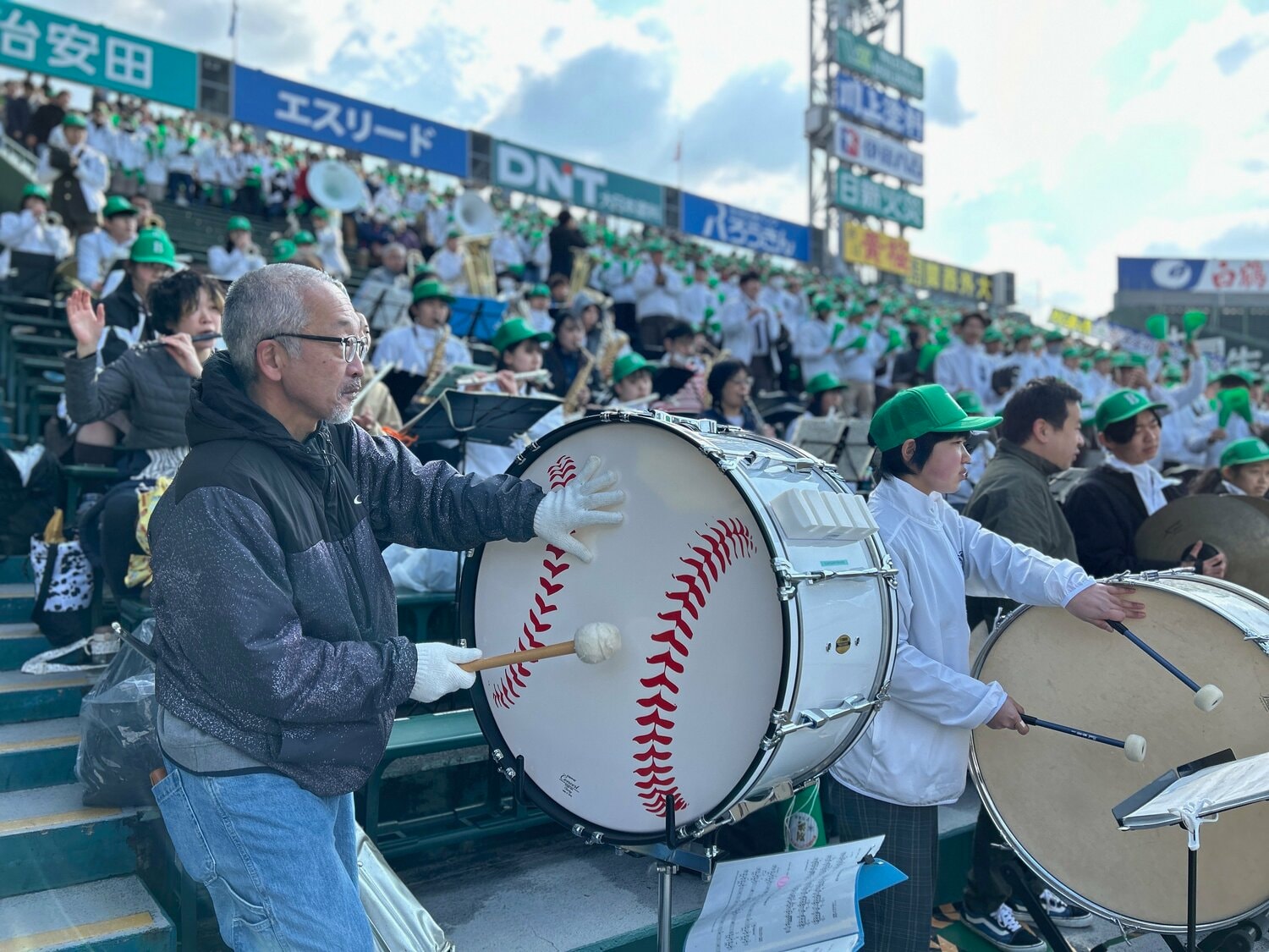 大人の助っ人が駆けつけた別海アルプスで一際目立っていたバスドラム。センバツのために新調したオリジナルデザイン ©Yukiko Umetsu