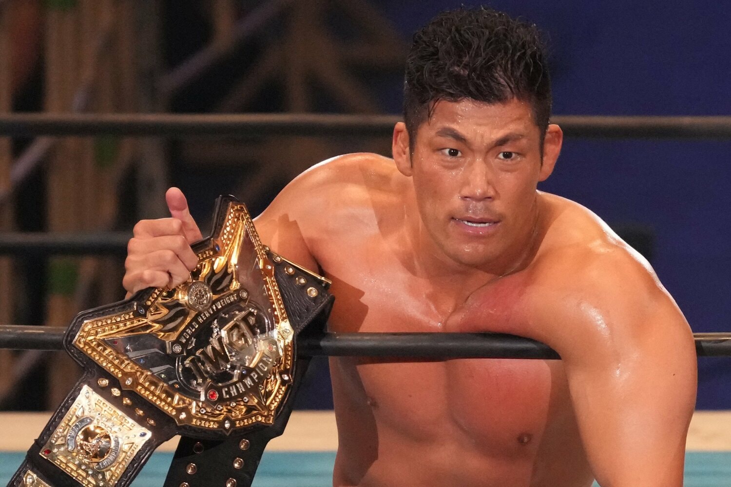 SANADAは辻陽太に苦しめられながらも3カウントを奪い、IWGPのベルトを死守した