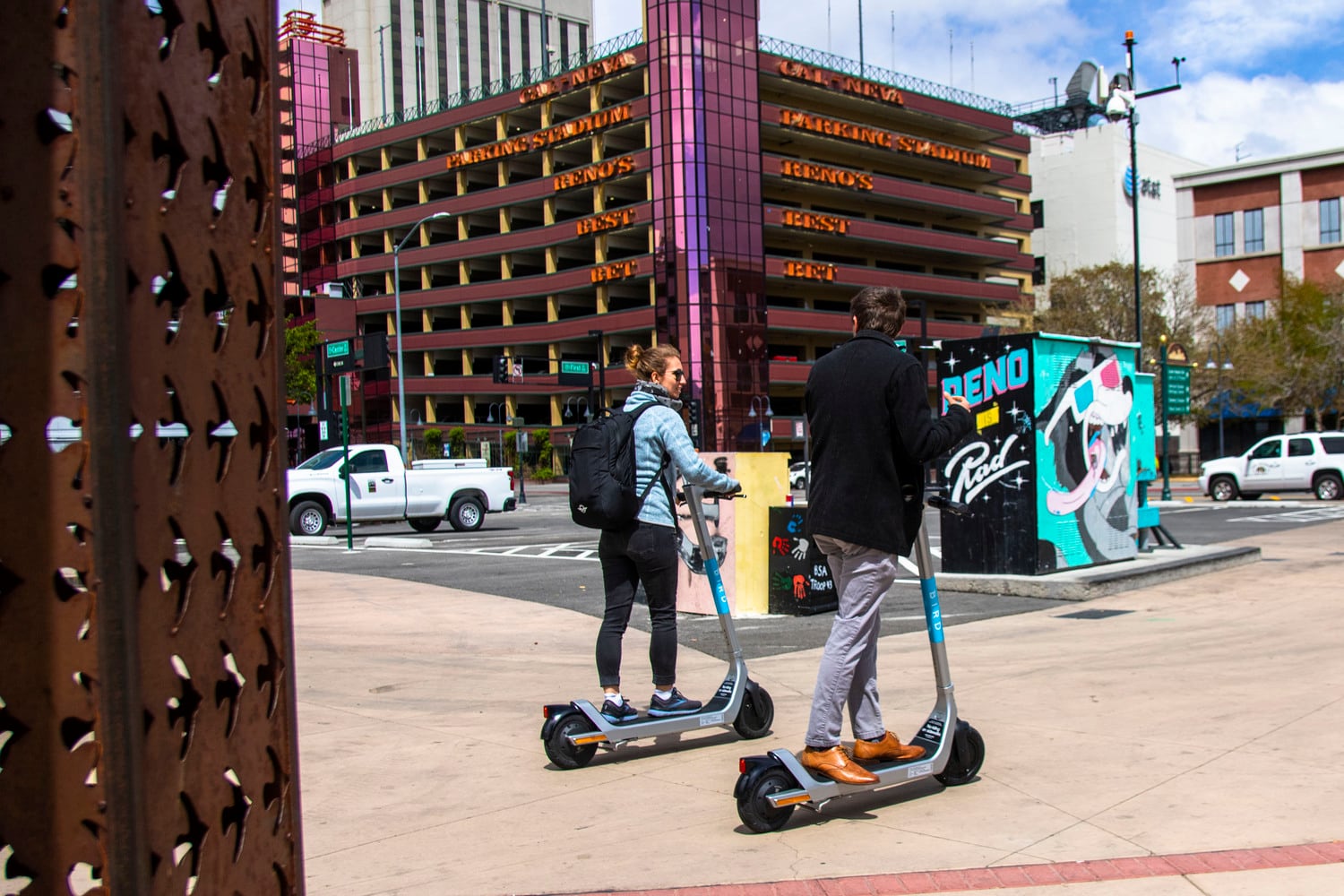 米国のあちこちで見かける電動キックボード ©Getty Images