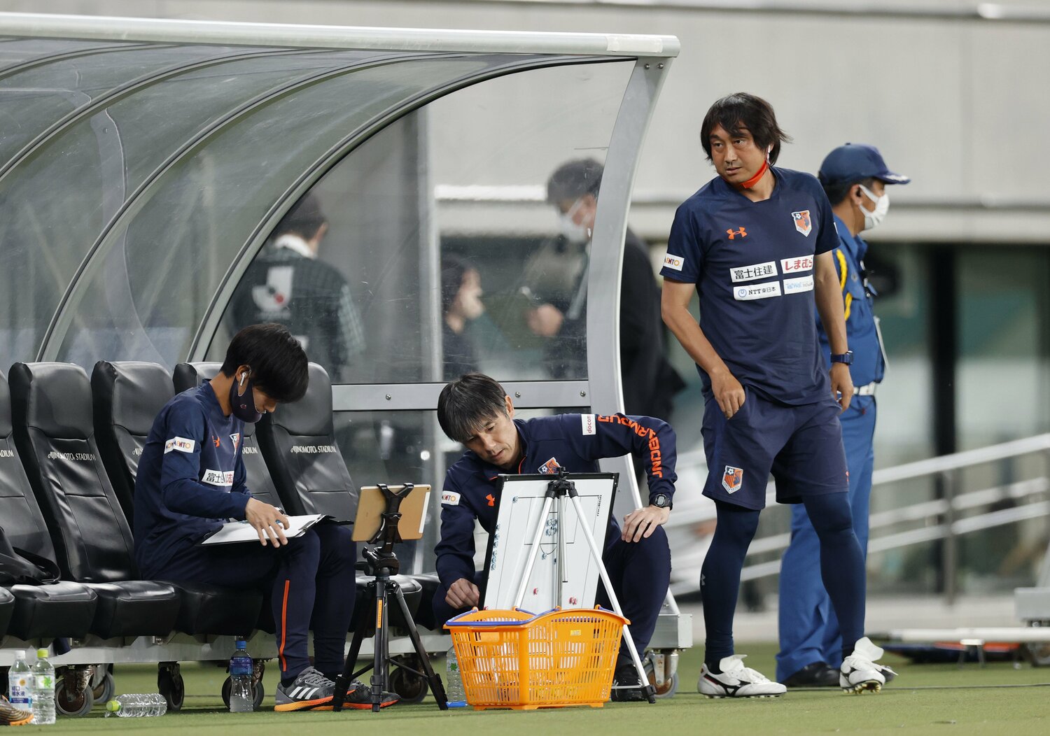 2022年、大宮アルディージャ・相馬直樹監督のもとでコーチを務めた北嶋秀朗　©︎AFLO