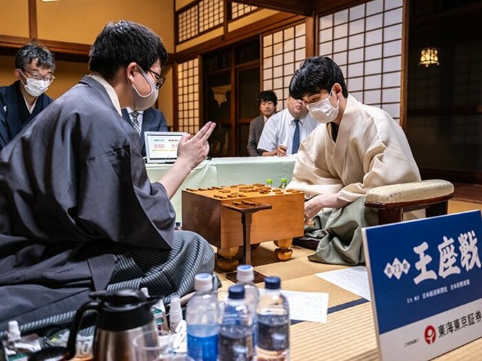 「将棋体力が凄まじい」“名誉王座”へ藤井聡太21歳に先勝…永瀬拓矢30歳のスゴみ「評判が積み上がっている」と中村太地35歳も戦慄のワケ<Number Web> photograph by Takuya Sugiyama