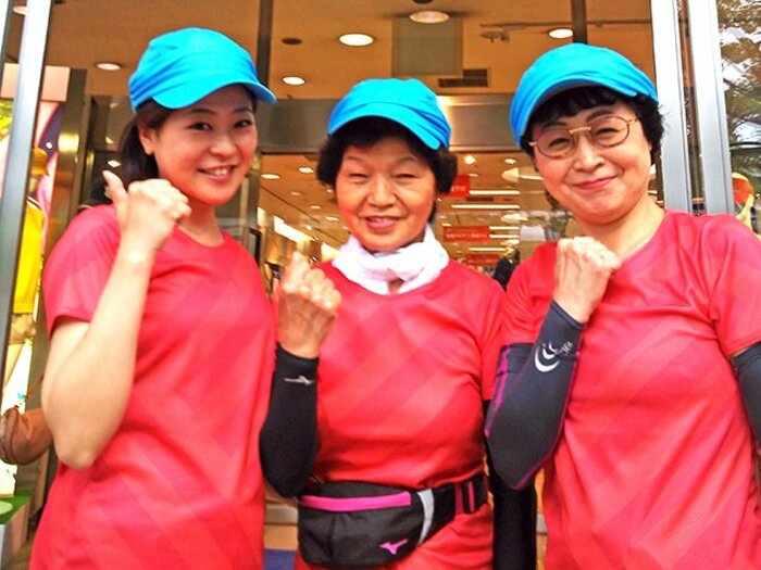 79歳、55歳、27歳マラソン挑戦記。靴、服、タイツを買うのに4時間!?＜Number Web＞ photograph by Aya Nakajima