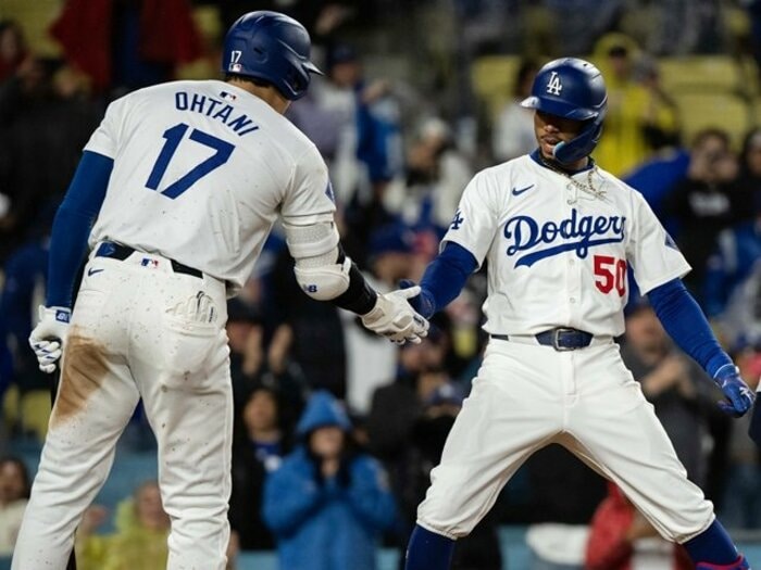 ベッツ絶好調は「大谷翔平ドジャース加入効果」では…身長175cmも打率.520、内外野で好守、ボウリングまで「憧れて当然」31歳の超万能伝説<Number Web> photograph by Nanae Suzuki