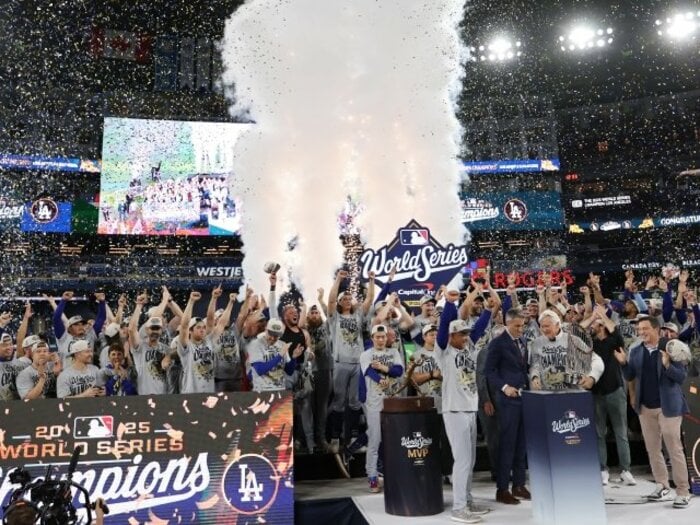 ドジャース連覇のウラで…最悪の事態「2年後のメジャーリーグ中止の可能性」なぜ高まった？ 現地報道まとめ…大谷翔平、山本由伸ら大補強に“賛否の声”＜Number Web＞ photograph by Getty Images