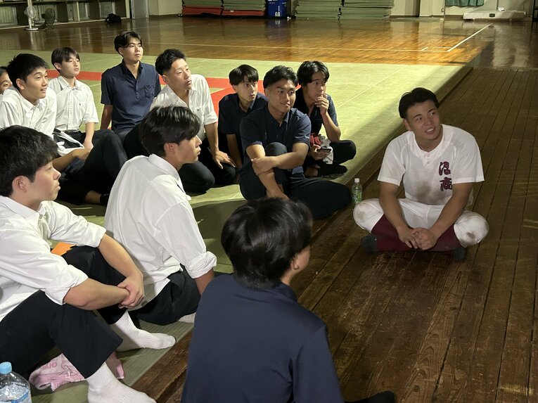 無名公立校・沼津商のドラフト初指名…後藤と仲間たちの号泣・喜び舞台裏を見る（画像は右に続きます）　　©Jun Aida