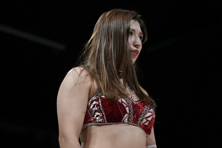 張り詰めた表情の青野未来　©Essei Hara