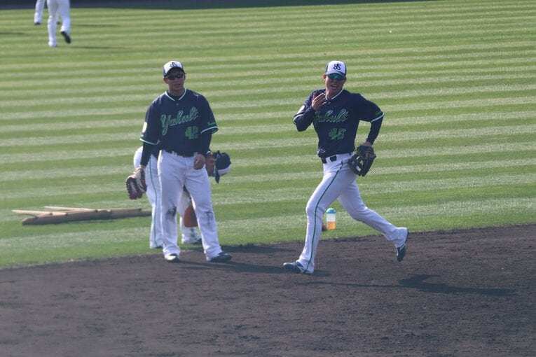 ノックを受ける太田賢吾、澤井廉 ©Kou Hiroo