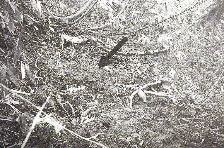 Bさんの遺体発見現場。矢印の指す箇所にうつ伏せで倒れていた　（提供:門崎允昭氏）