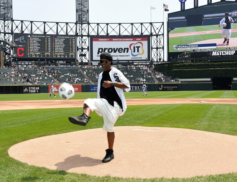 2021年にはなぜかメジャーリーグのマウンドでリフティング　©Getty Images