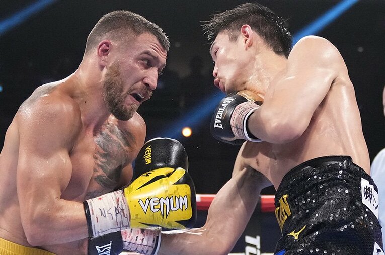 中谷正義（右）はロマチェンコ戦に挑み敗戦を喫した。「勝たなければ意味がない」と語っていたが、この試合で得たものはある ／ photograph by Naoki Fukuda