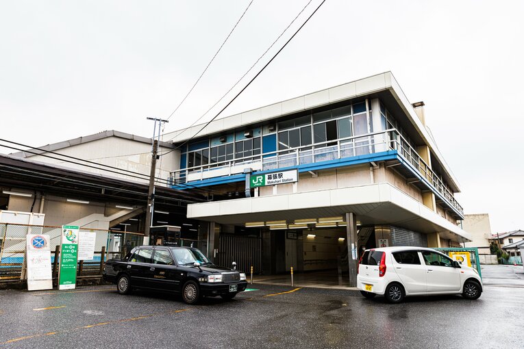 こちらがJR幕張駅の駅舎