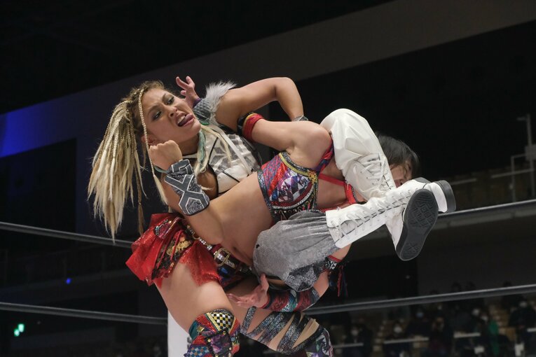 お互い得意技を次々と繰り出していった前哨戦。王座戦では“秘策”がカギか　©Norihiro Hashimoto