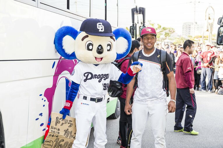 オコエにお声がけ　©Shiro Miyake