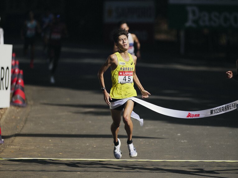 日本人トップとなる7位でゴールした中央学院大主将の近田陽路（３／５）　©Yuki Suenaga