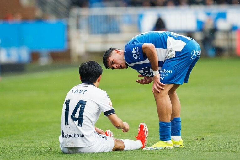 久保を心配するハビ・ロペス　©Daisuke Nakashima