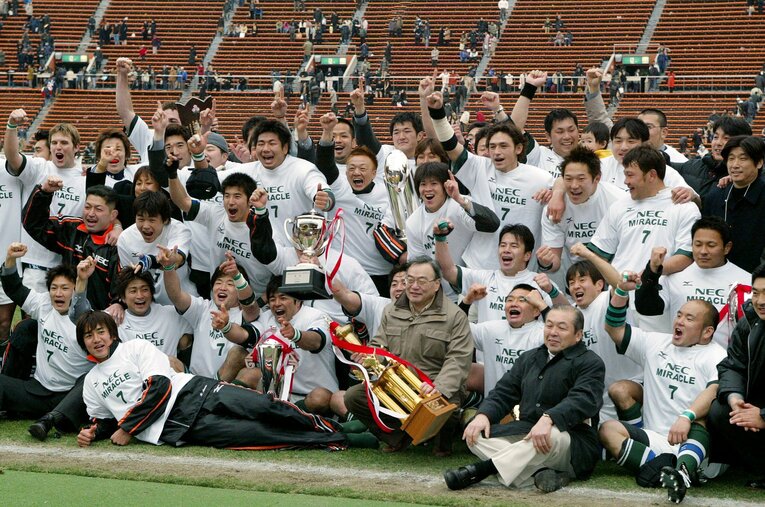 2002年度に初めて日本選手権を制したNEC。計3度の日本一にも輝いた名門がなぜリーグ脱退という窮地に立たされているのか　©JIJI PRESS