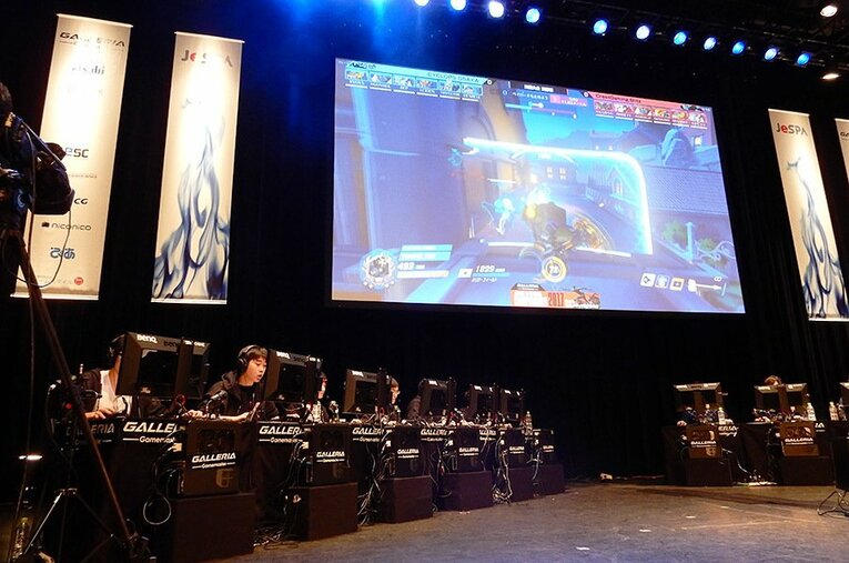 オランダのエールディビジでは、全クラブがeスポーツのプロと契約してリーグ戦をする、という計画も進んでいるという。 ／ photograph by Negi Yagi