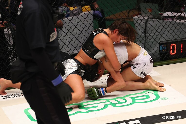 RENAvsシン・ユリ　©RIZIN FF