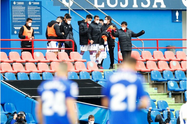 乾らベンチメンバーも喜ぶ©Daisuke Nakashima