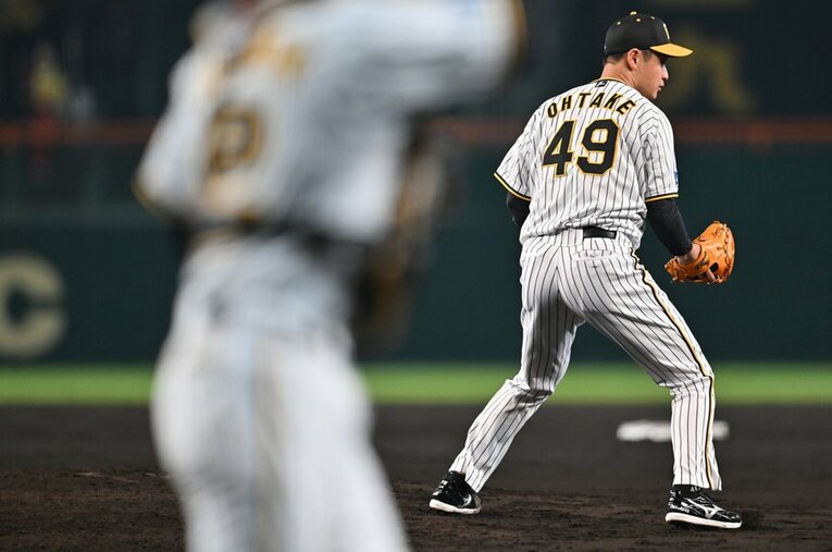 日本シリーズの行方を占う第5戦の先発を託された阪神・大竹耕太郎（28歳）。今季はリーグでも自己最多の12勝をマークした ／ photograph by Hideki Sugiyama