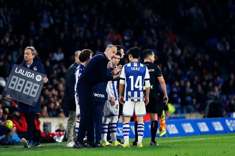 マタラッツォ監督から指示を受ける（写真は続きます）　©Daisuke Nakashima