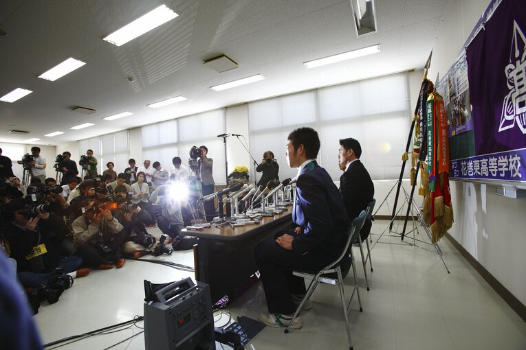 指名後、会見を行った菊池雄星　©Tamon Matsuzono