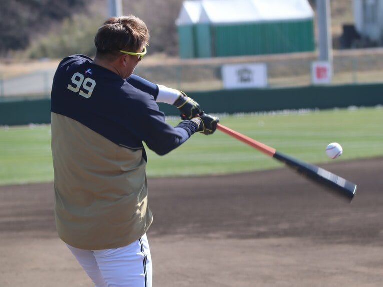 杉本の豪快なスイング