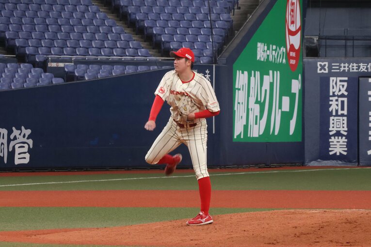 189cmの長身に加え、高校卒業後は15キロの増量に成功。球速も5キロ以上上がった　©Fumi Sawai