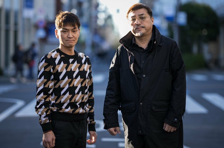 ともに極道の世界に足を踏み入れた過去をもつ大嶋宏成（右）と弟・記胤。ボクシングとの出会いが運命を変えた ／ photograph by Shiro Miyake